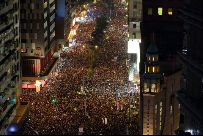 香港で又200万人のデモ！どこで起こっているの？いつまで続くの？